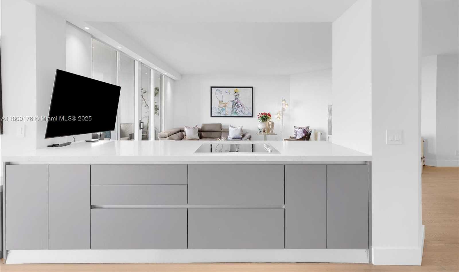 Small Image of 21050 POINT PL #1806, Aventura Number 13