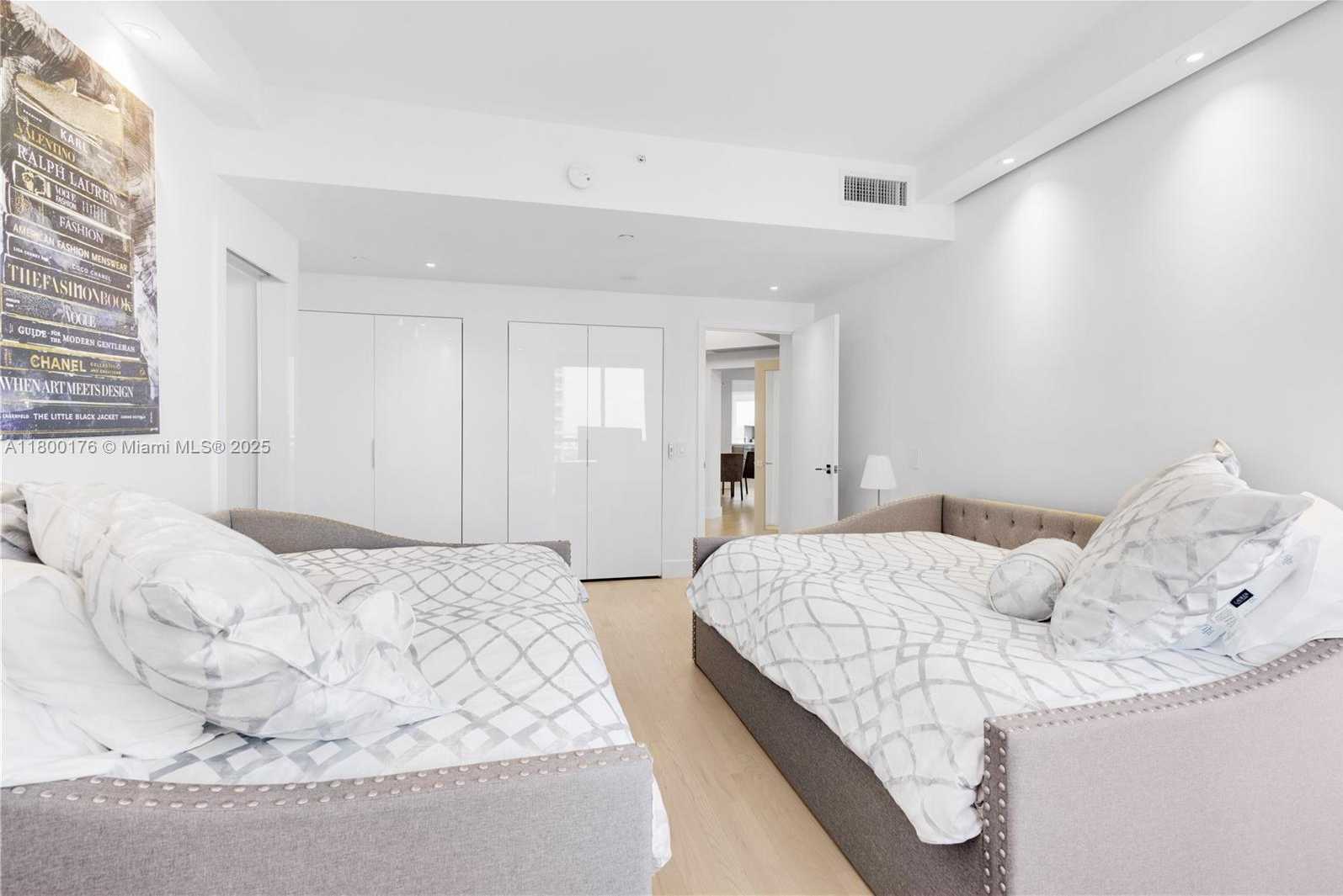 Small Image of 21050 POINT PL #1806, Aventura Number 20
