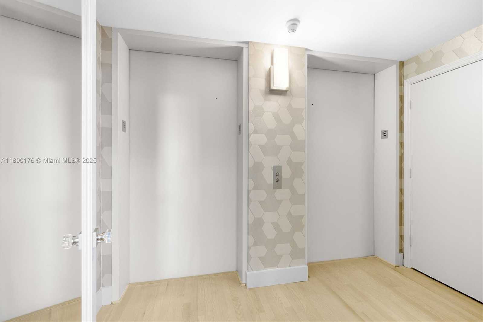 Small Image of 21050 POINT PL #1806, Aventura Number 23