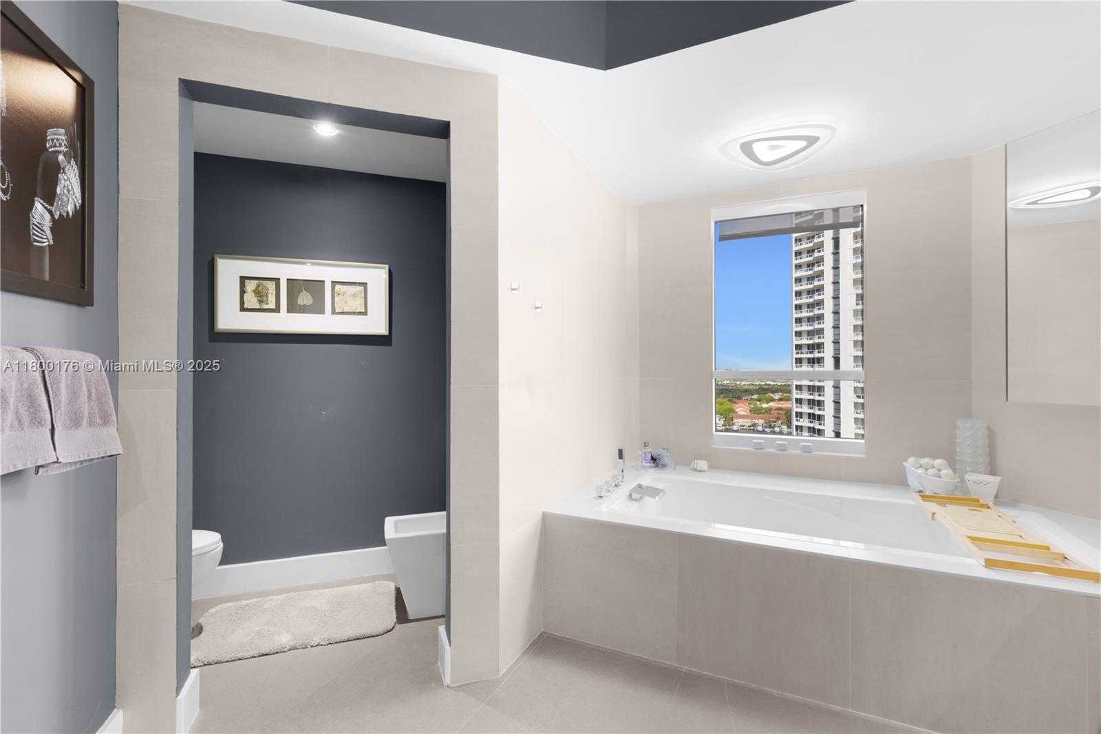 Small Image of 21050 POINT PL #1806, Aventura Number 32