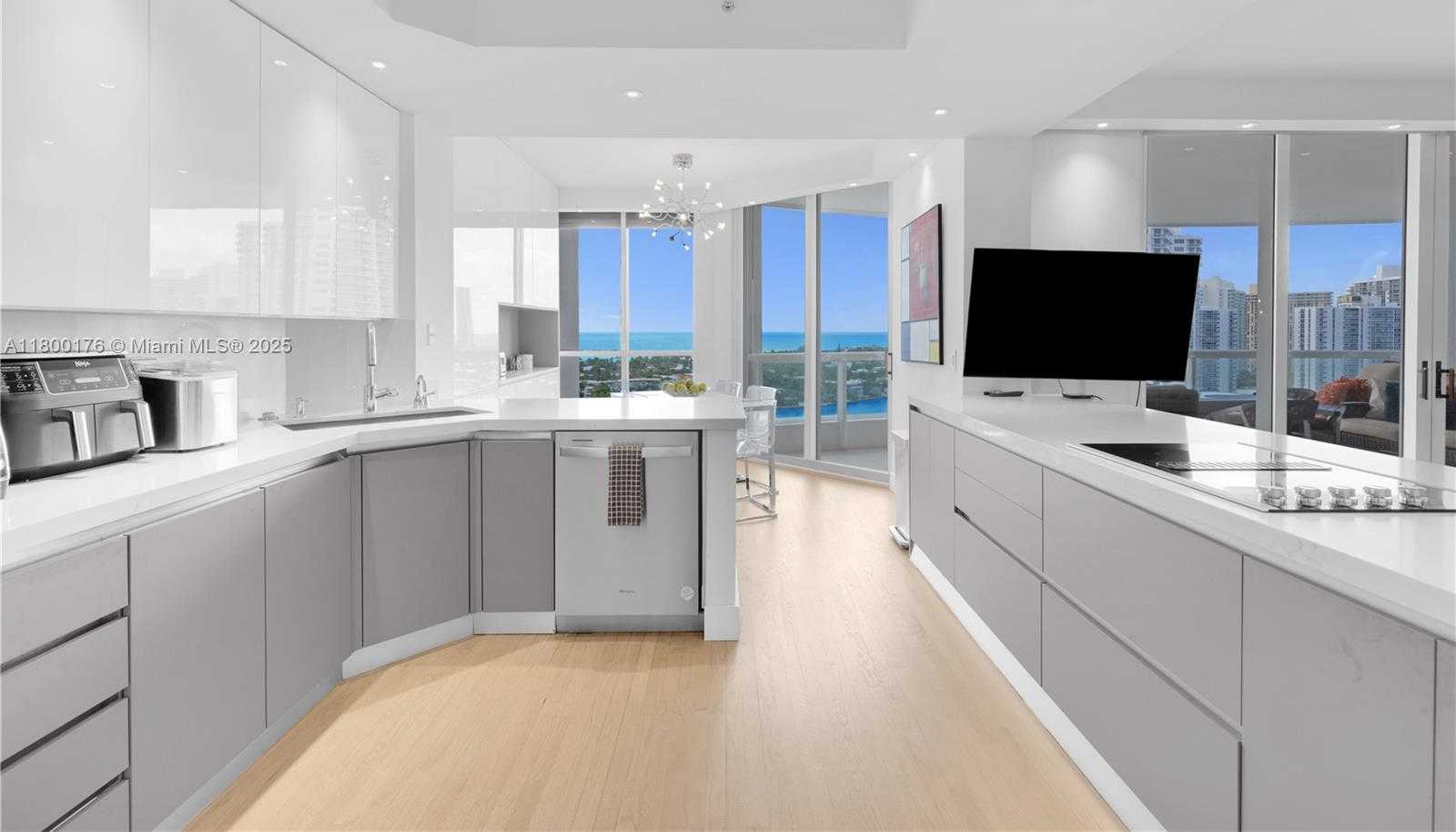 Small Image of 21050 POINT PL #1806, Aventura Number 34