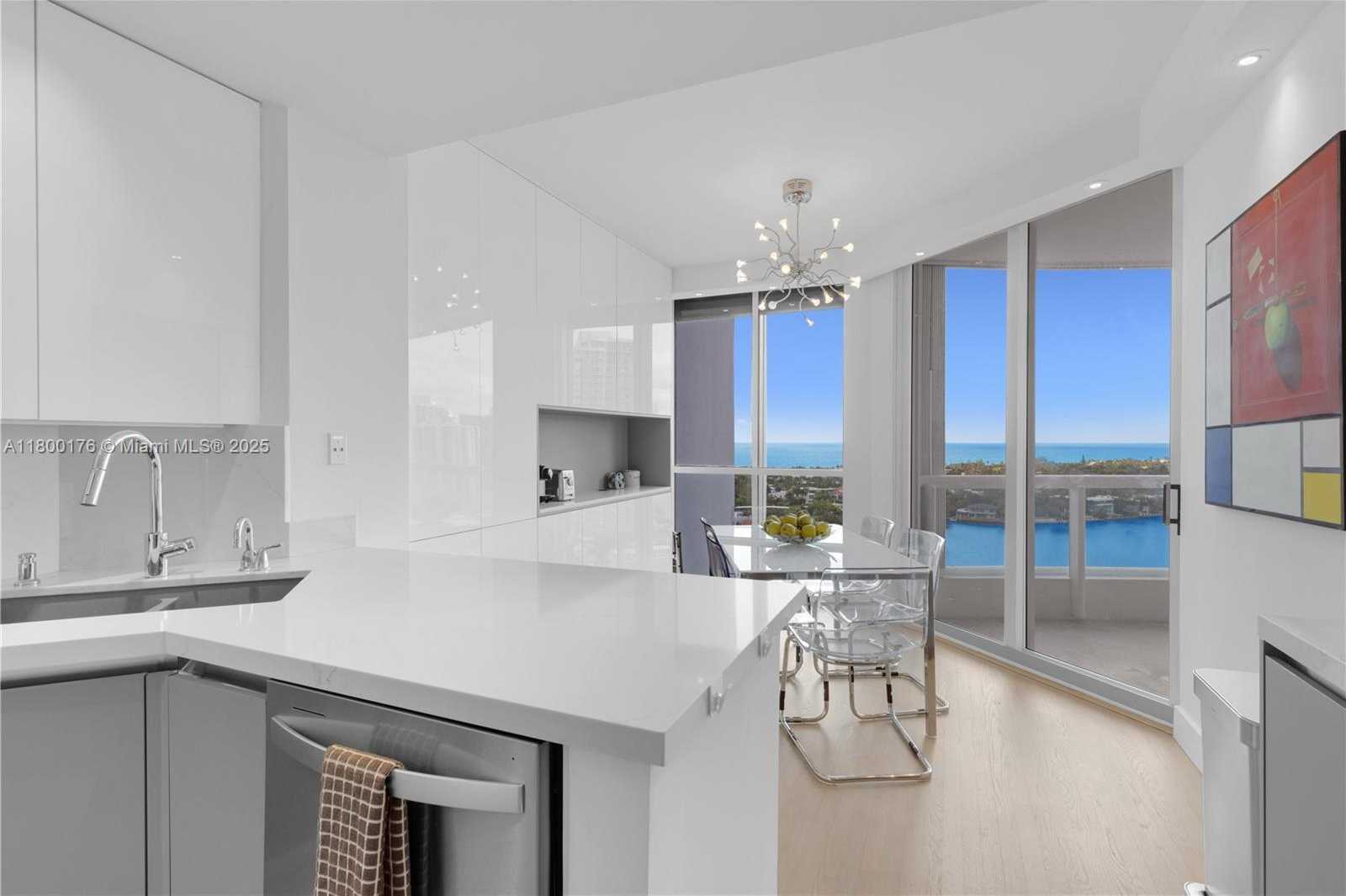 Small Image of 21050 POINT PL #1806, Aventura Number 35