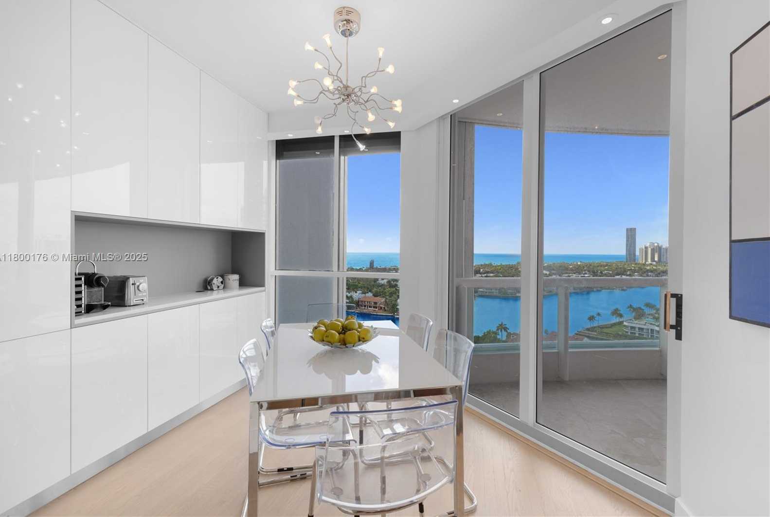 Small Image of 21050 POINT PL #1806, Aventura Number 36