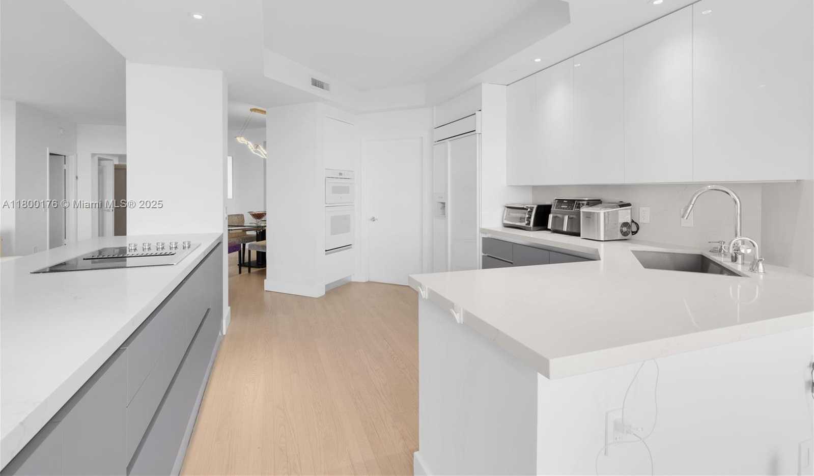 Small Image of 21050 POINT PL #1806, Aventura Number 37