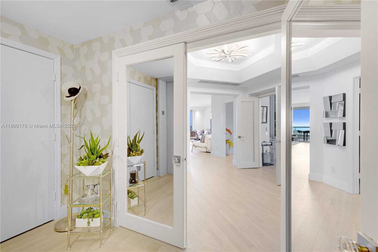 Small Image of 21050 POINT PL #1806, Aventura Number 4