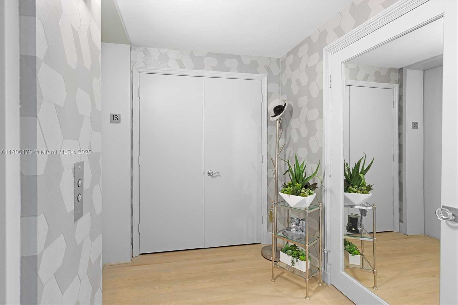 Small Image of 21050 POINT PL #1806, Aventura Number 5