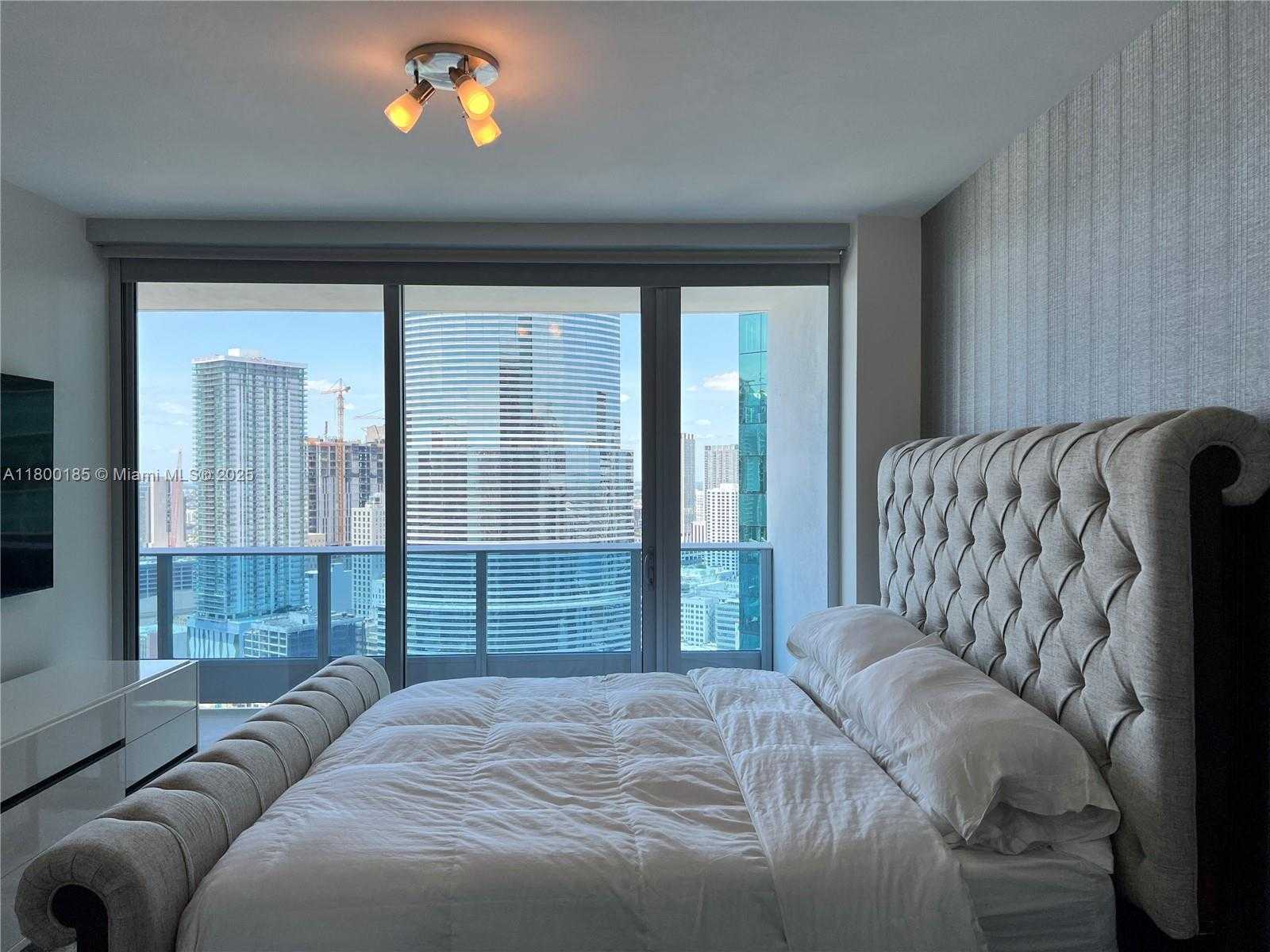 Small Image of 200 BISCAYNE BOULEVARD WAY #3610, Miami Number 13