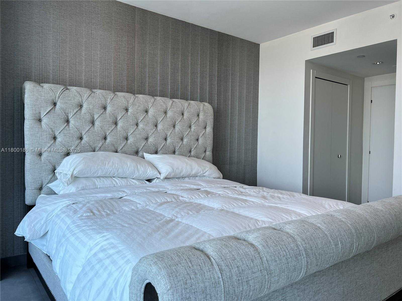 Small Image of 200 BISCAYNE BOULEVARD WAY #3610, Miami Number 15