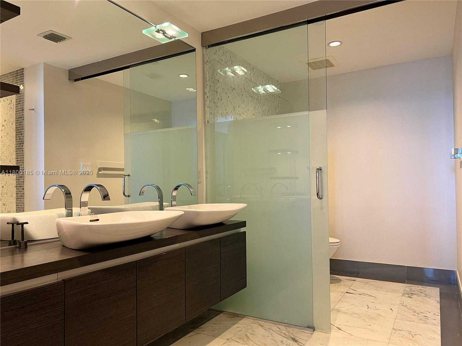 Small Image of 200 BISCAYNE BOULEVARD WAY #3610, Miami Number 16