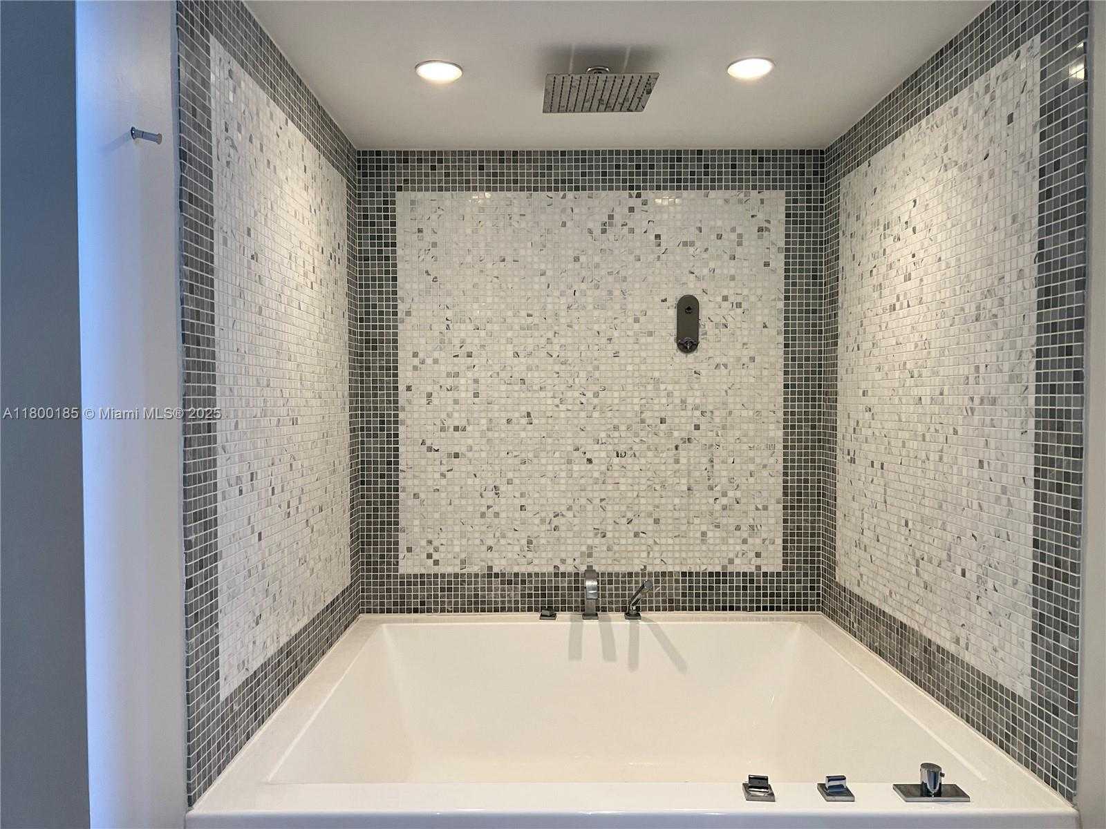 Small Image of 200 BISCAYNE BOULEVARD WAY #3610, Miami Number 18