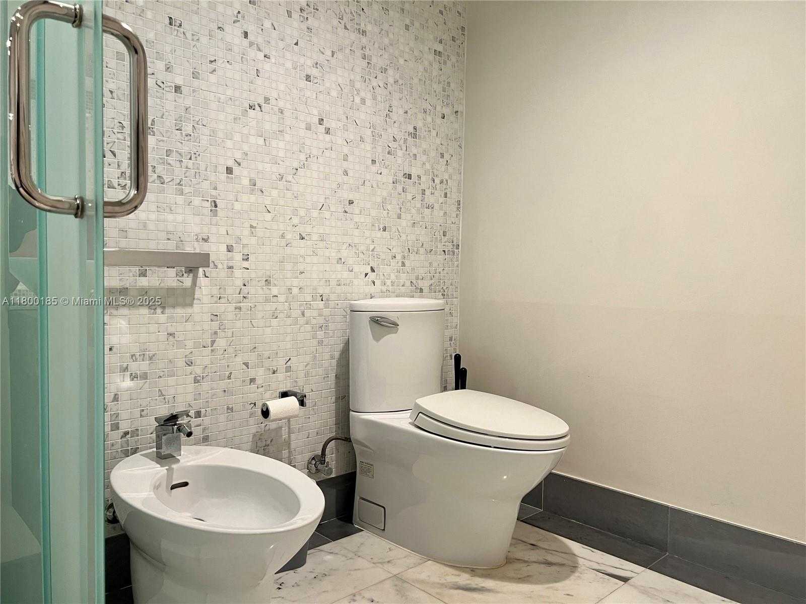 Small Image of 200 BISCAYNE BOULEVARD WAY #3610, Miami Number 19