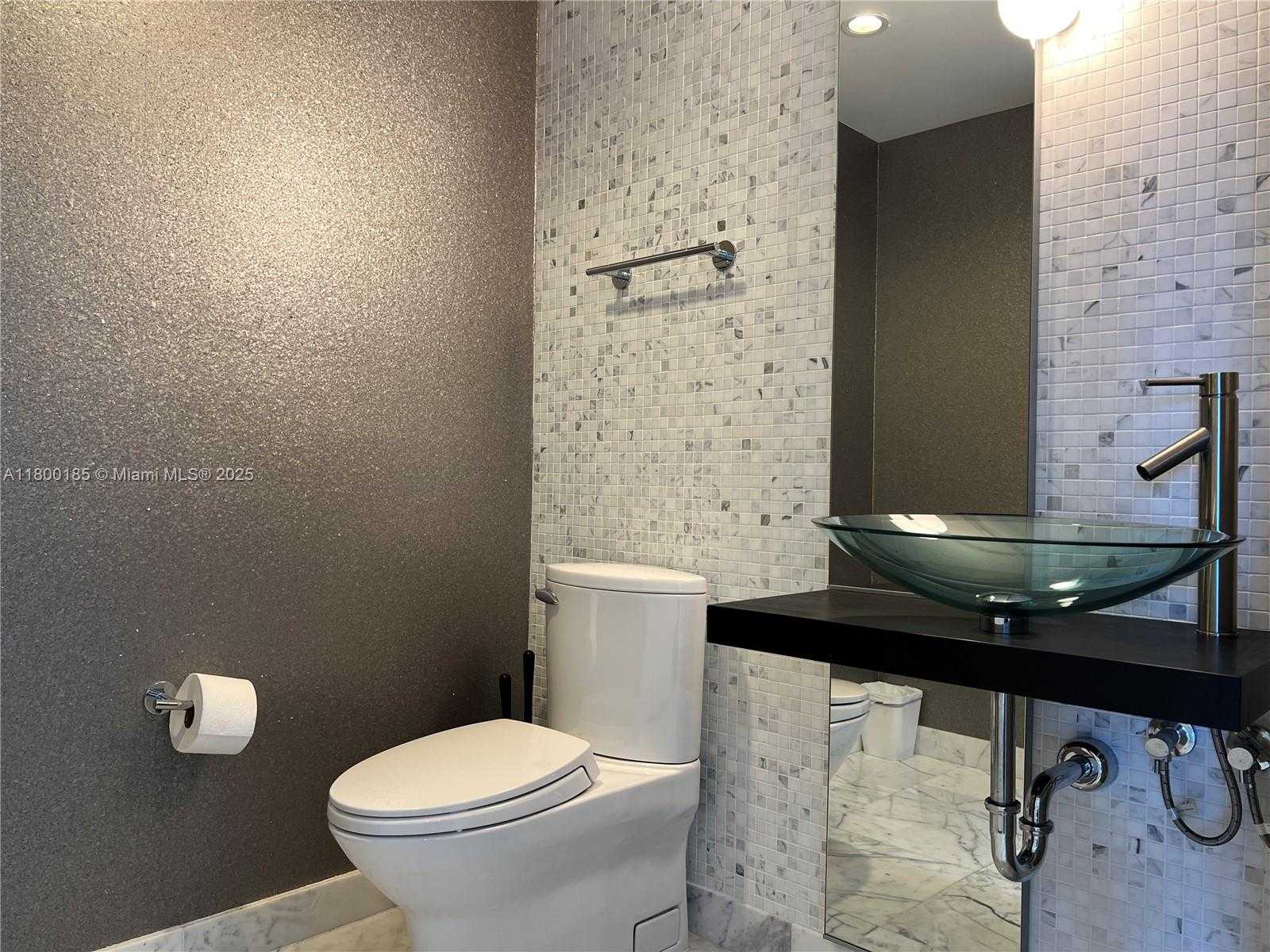 Small Image of 200 BISCAYNE BOULEVARD WAY #3610, Miami Number 8