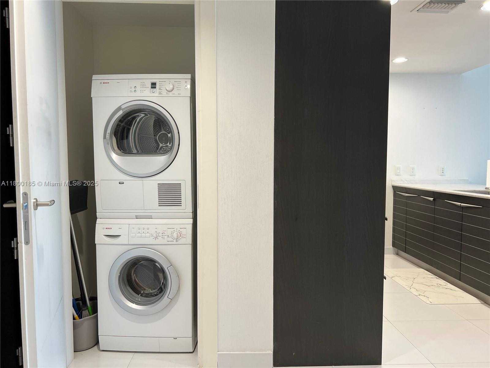 Small Image of 200 BISCAYNE BOULEVARD WAY #3610, Miami Number 9