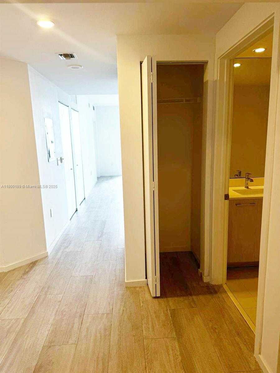 Small Image of 45 SOUTH WEST 9TH ST #2210, Miami Number 16