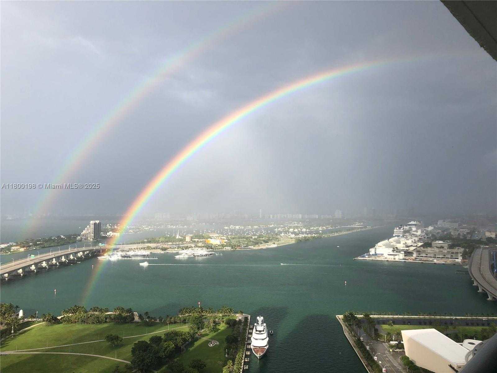 Small Image of 888 BISCAYNE BLVD #4012, Miami Number 2