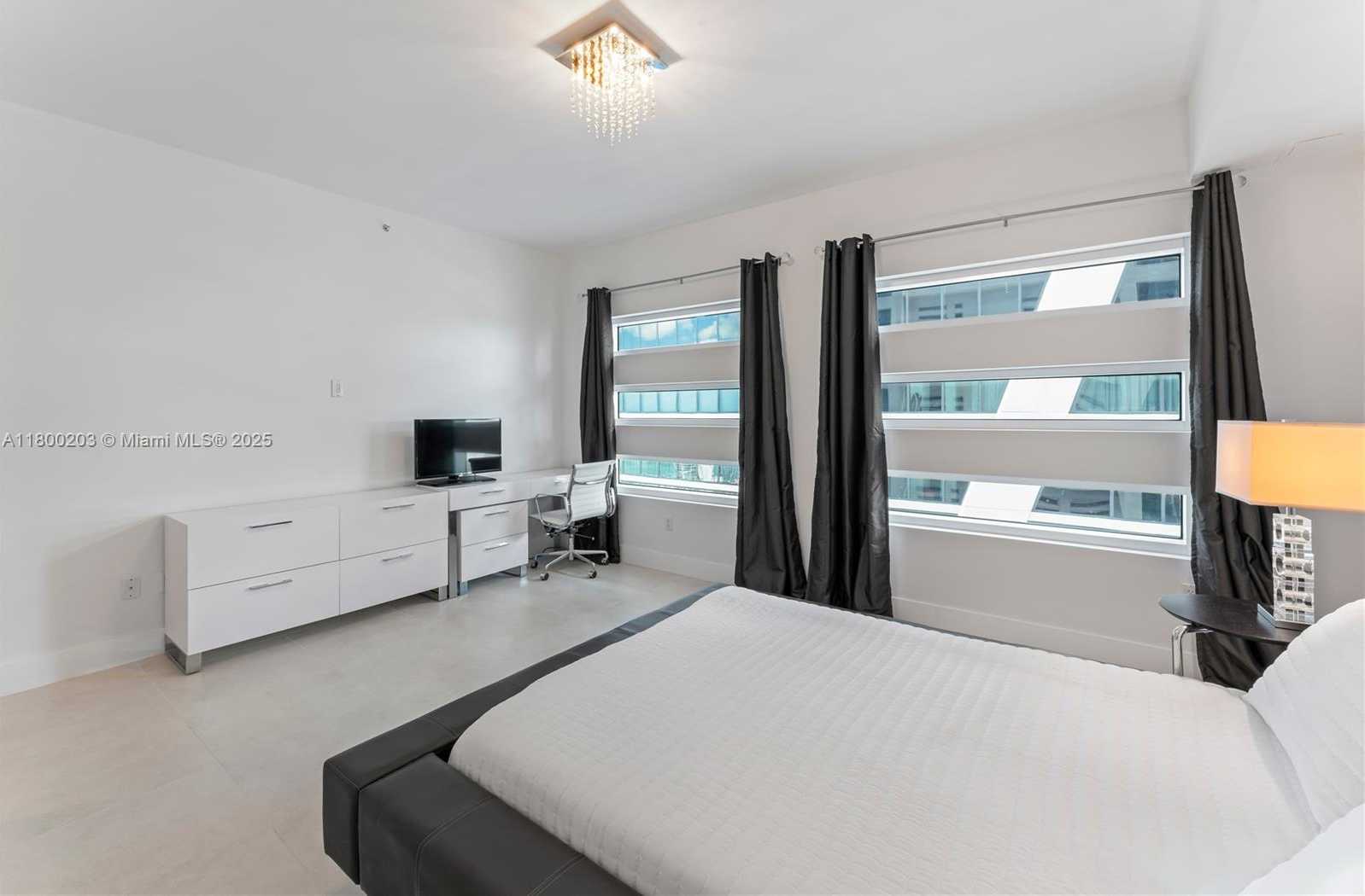 Small Image of 1040 BISCAYNE BLVD #3802, Miami Number 16