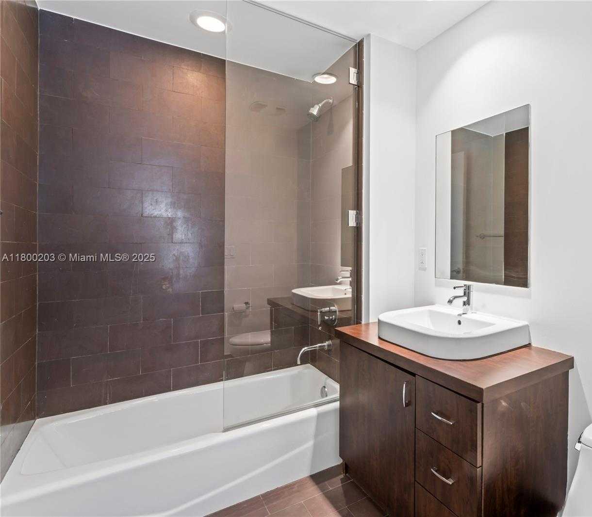 Small Image of 1040 BISCAYNE BLVD #3802, Miami Number 17