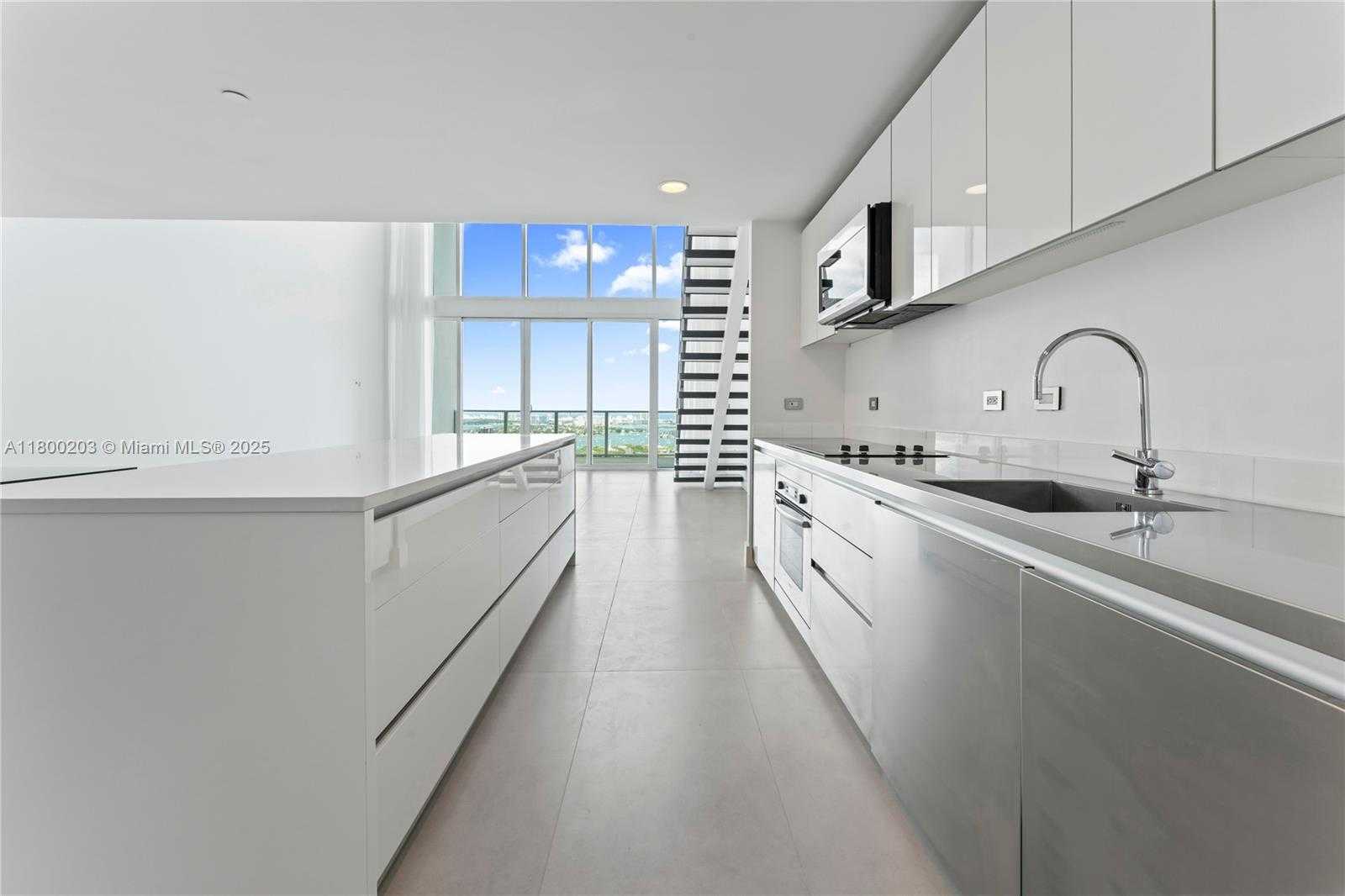 Small Image of 1040 BISCAYNE BLVD #3802, Miami Number 4