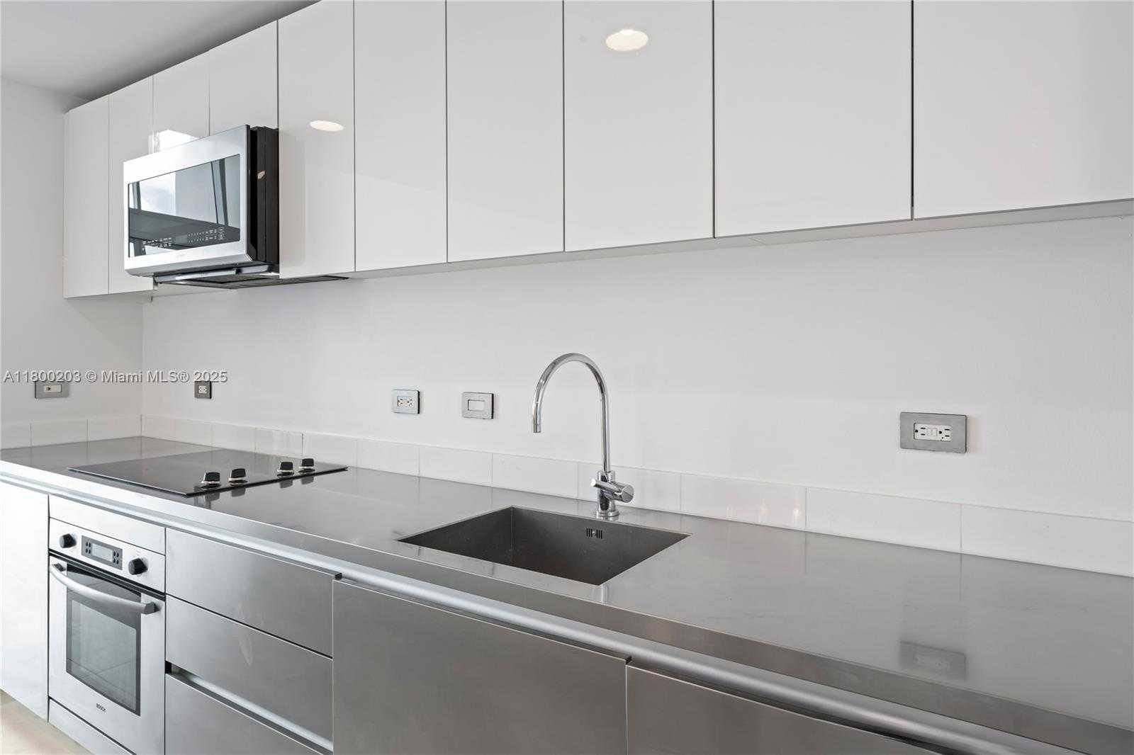 Small Image of 1040 BISCAYNE BLVD #3802, Miami Number 5