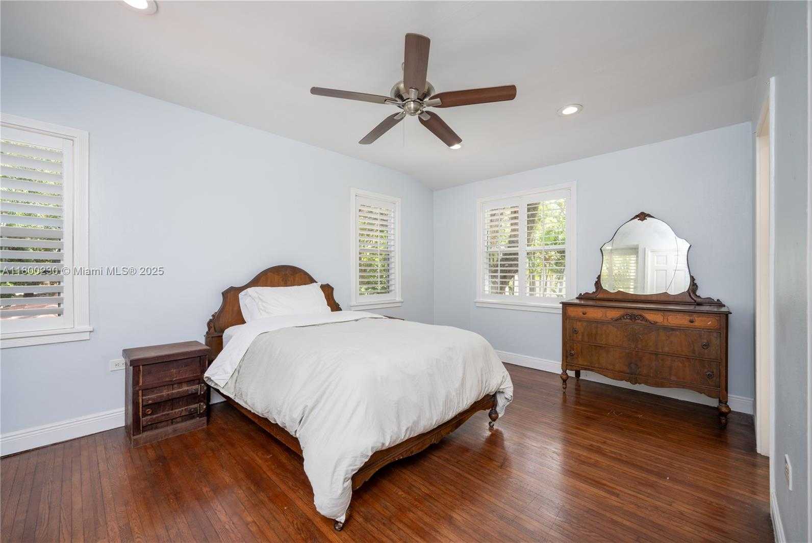 Small Image of 2855 SOUTH WEST 17TH AVE, Miami Number 38