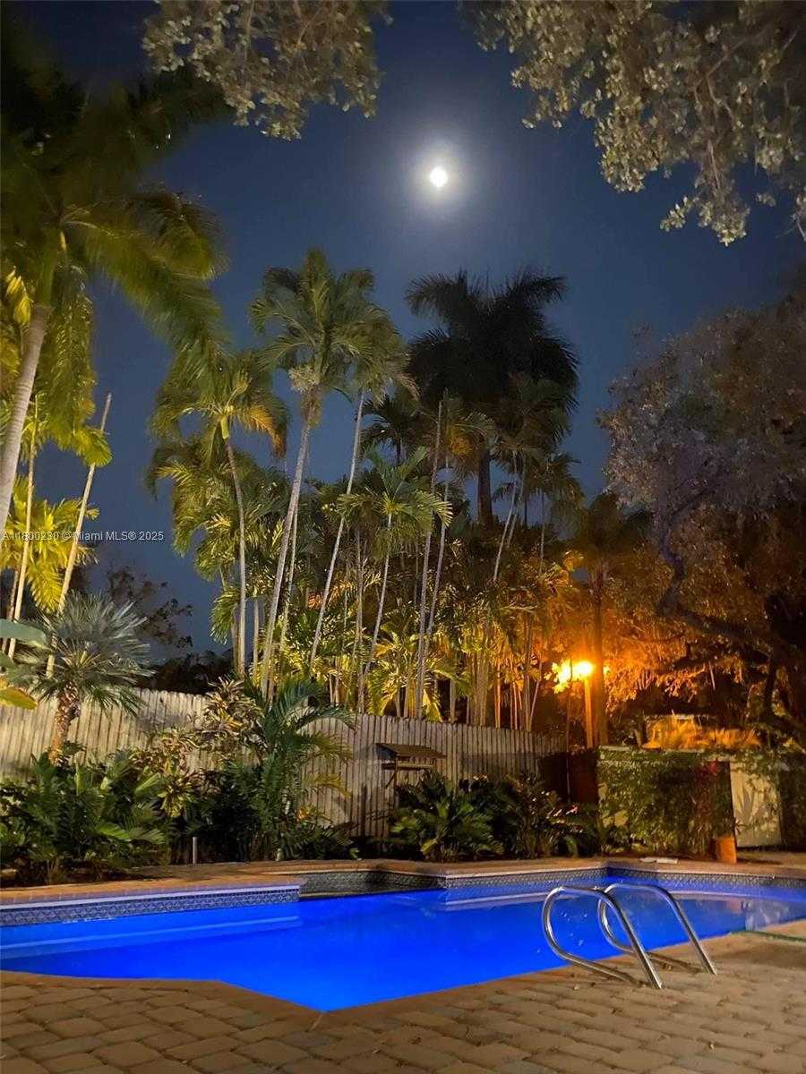 Small Image of 2855 SOUTH WEST 17TH AVE, Miami Number 76