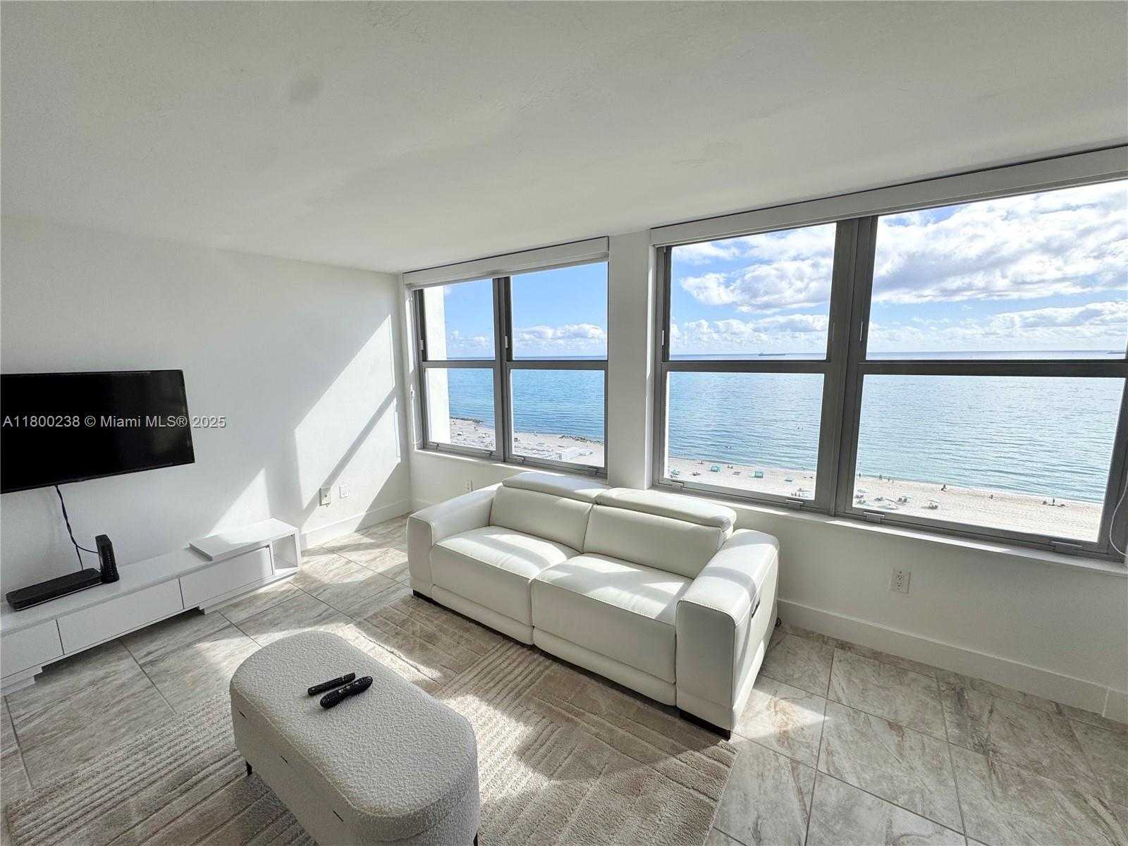 Small Image of 2899 COLLINS AVE #1433, Miami Beach Number 3