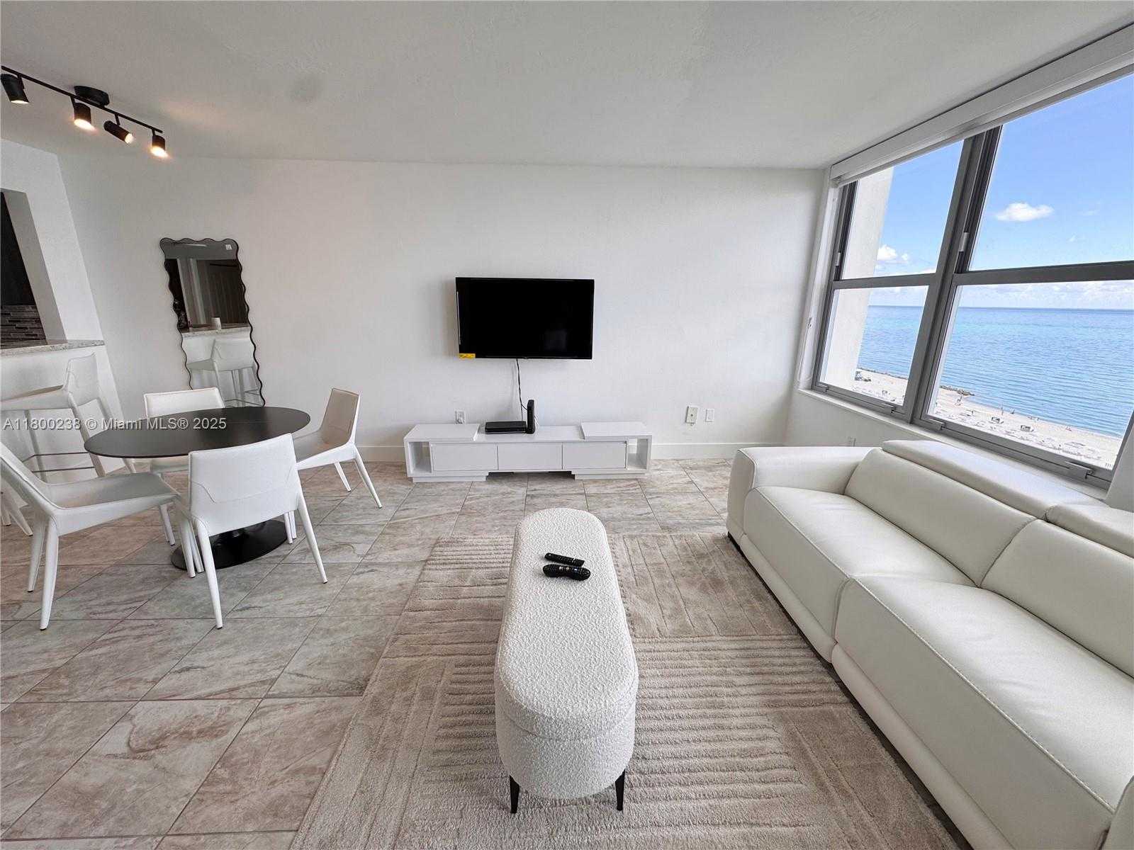 Small Image of 2899 COLLINS AVE #1433, Miami Beach Number 4