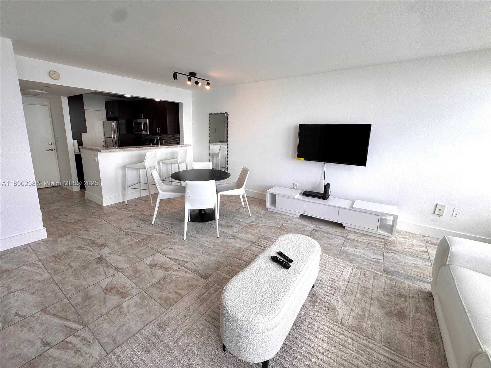 Small Image of 2899 COLLINS AVE #1433, Miami Beach Number 5
