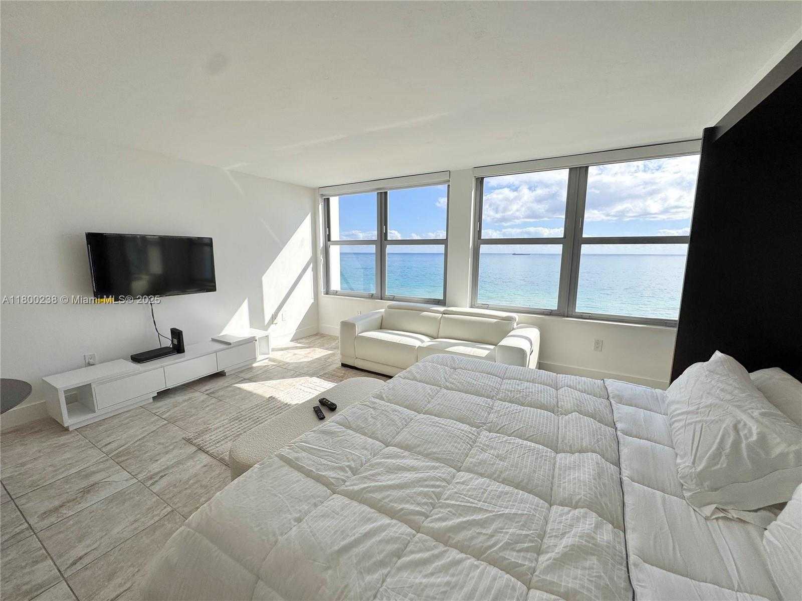 Small Image of 2899 COLLINS AVE #1433, Miami Beach Number 8