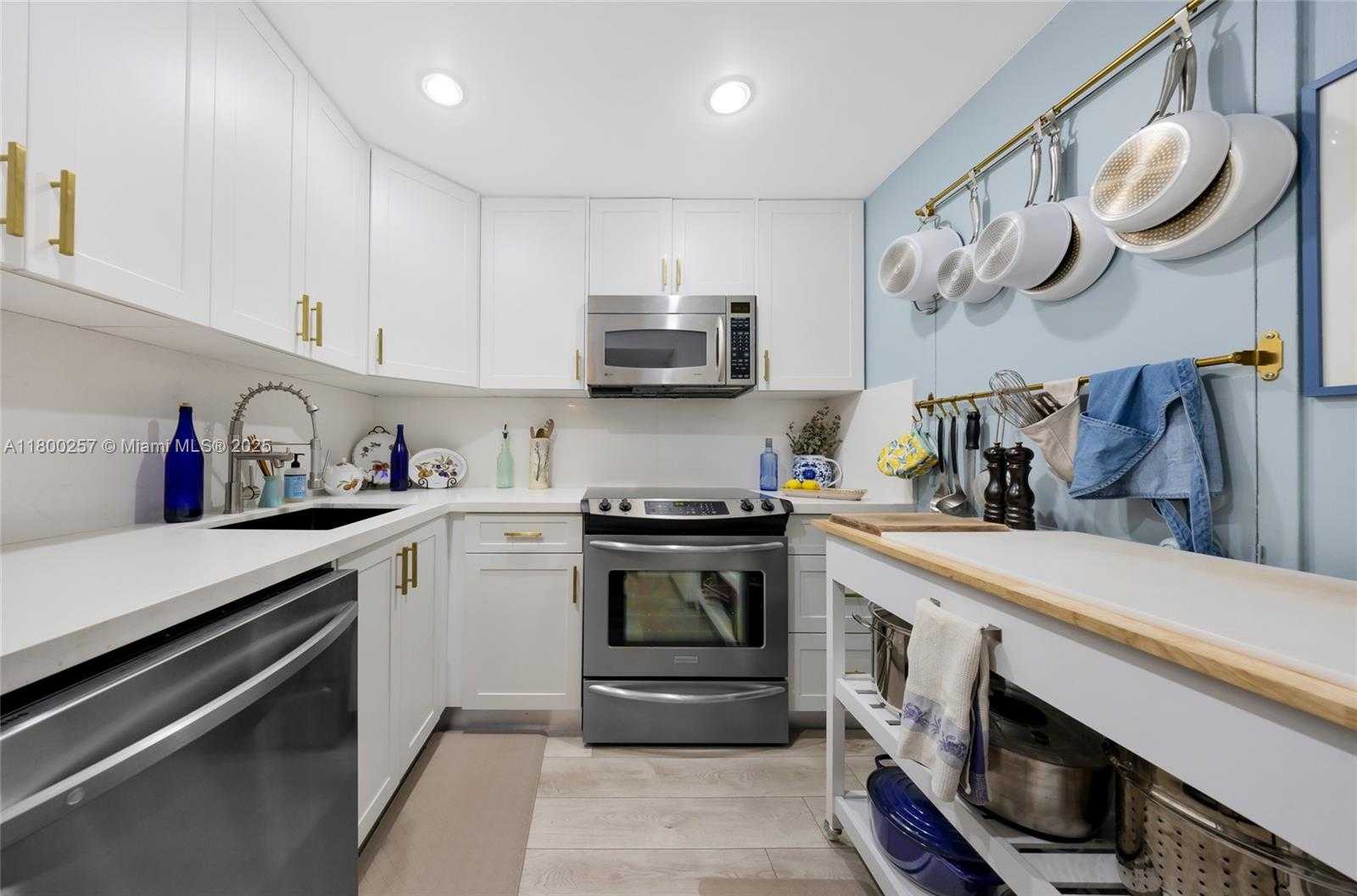 Small Image of 800 WEST AVE #338, Miami Beach Number 10
