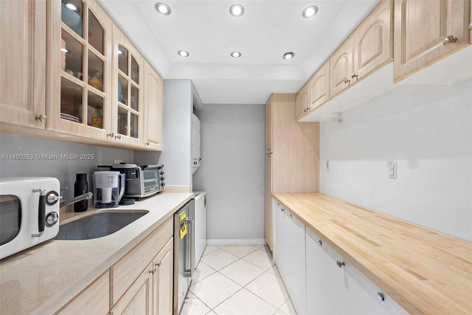 Small Image of 520 BRICKELL KEY DR #A1717, Miami Number 8