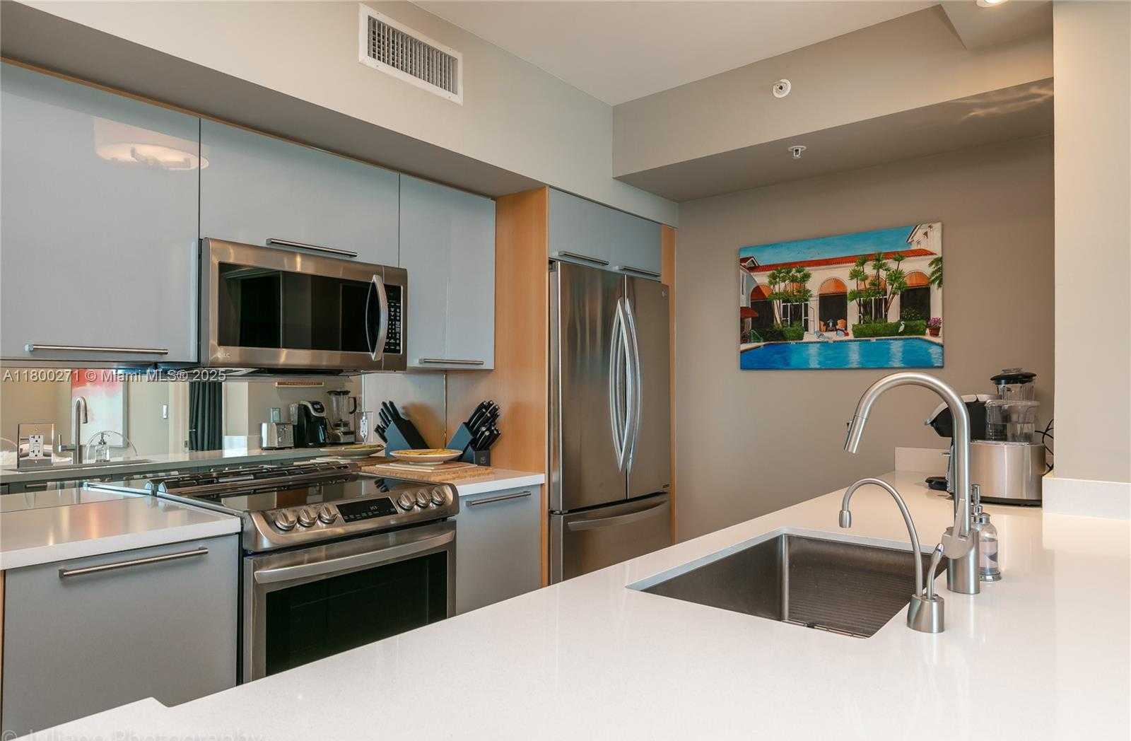 Small Image of 17555 ATLANTIC BLVD #1005, Sunny Isles Beach Number 4
