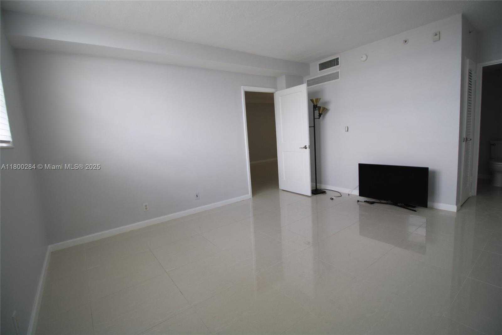 Small Image of 3000 SOUTH OCEAN DR #1416, Hollywood Number 12