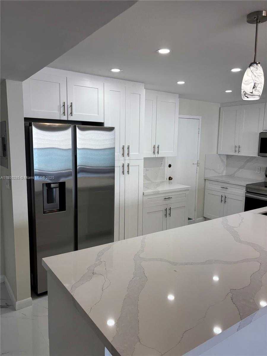 Small Image of 3800 SOUTH OCEAN DR #1016, Hollywood Number 4