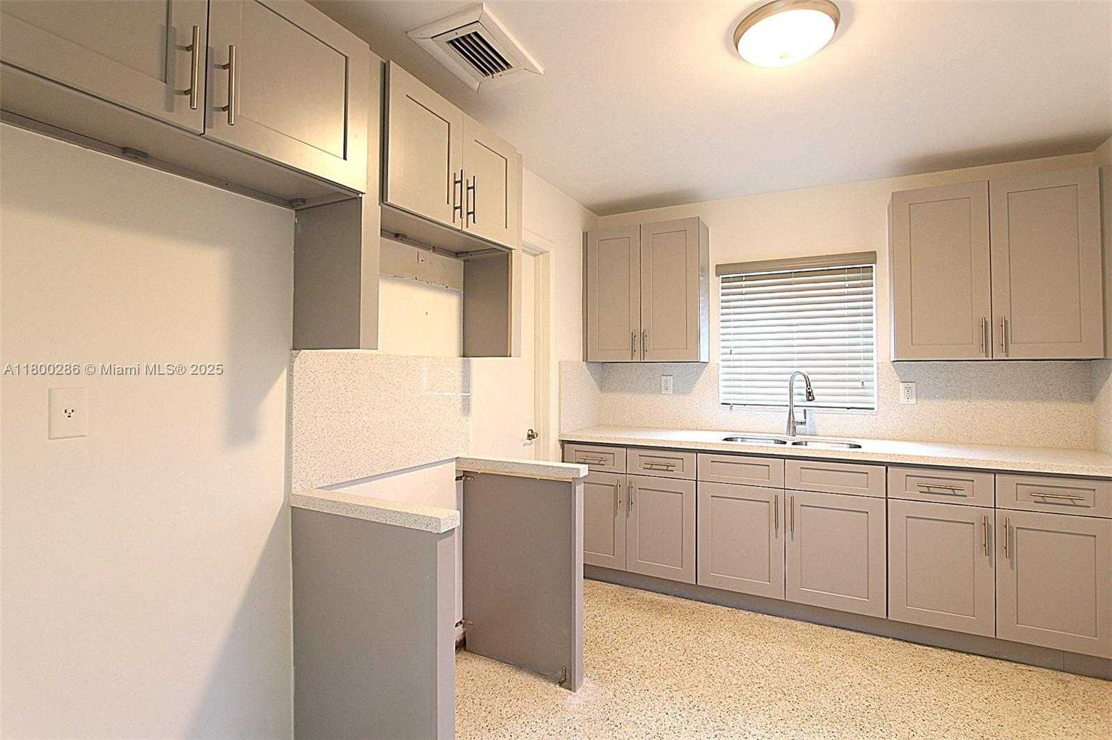Small Image of 6203 SOUTH WEST 108TH PL, Miami Number 10