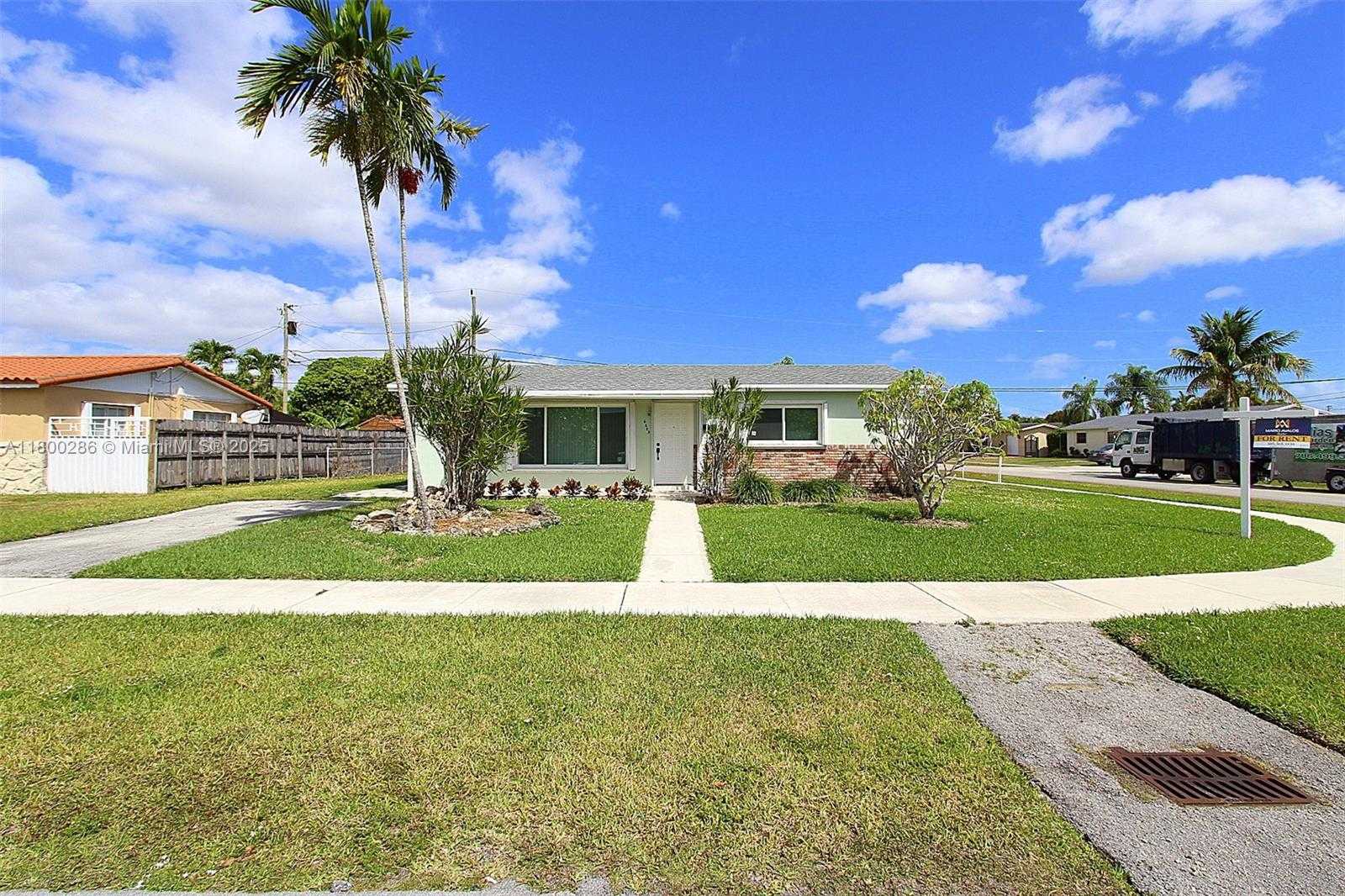 Small Image of 6203 SOUTH WEST 108TH PL, Miami Number 22