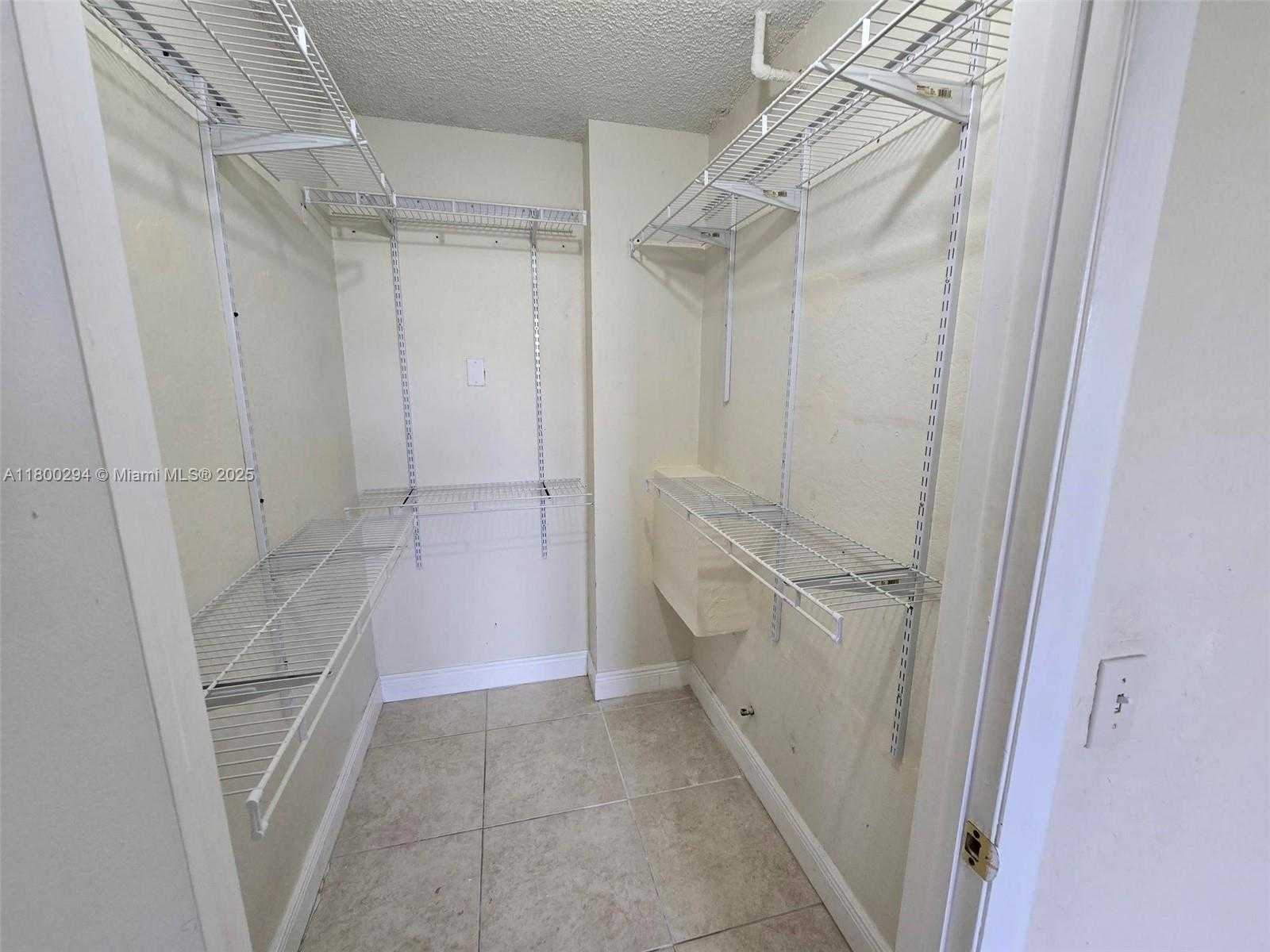 Small Image of 8255 LAKE DR #402, Doral Number 10