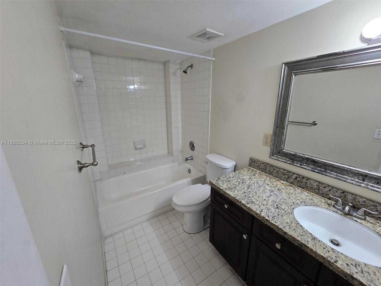 Small Image of 8255 LAKE DR #402, Doral Number 12