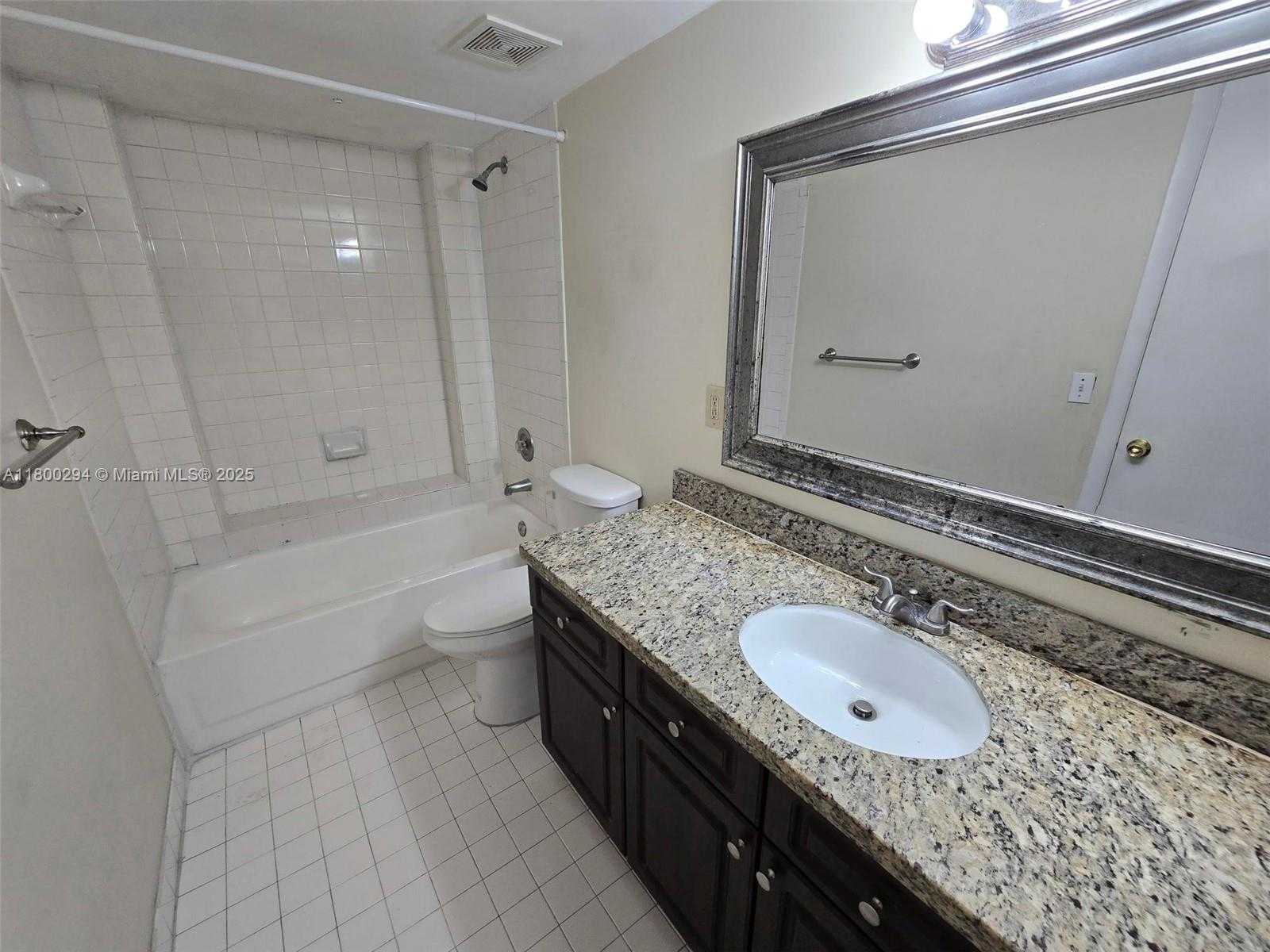 Small Image of 8255 LAKE DR #402, Doral Number 13