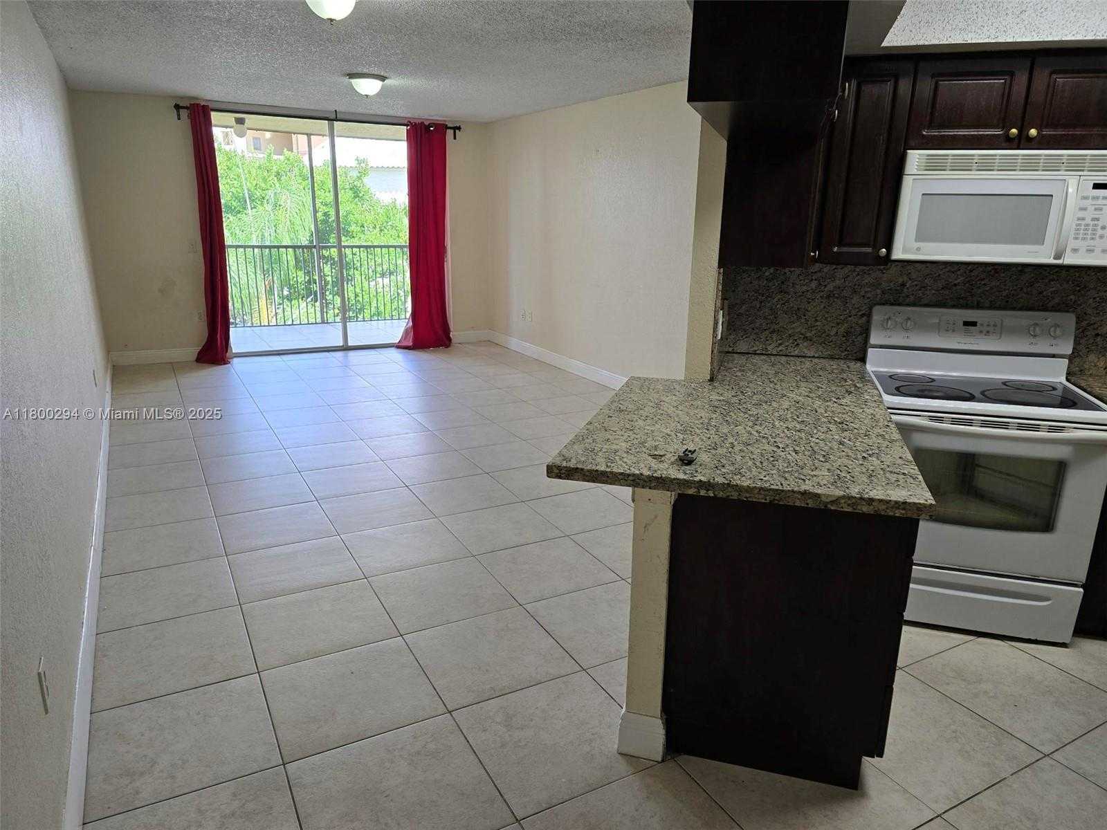 Small Image of 8255 LAKE DR #402, Doral Number 2