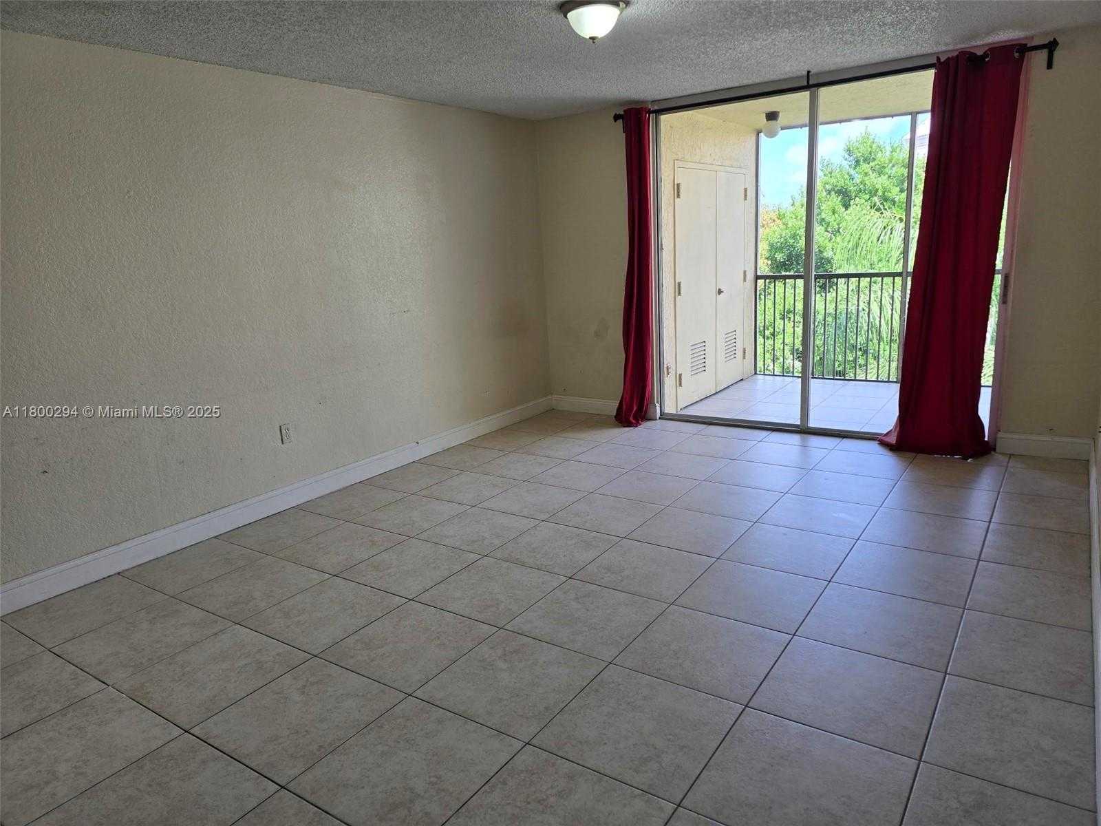 Small Image of 8255 LAKE DR #402, Doral Number 4