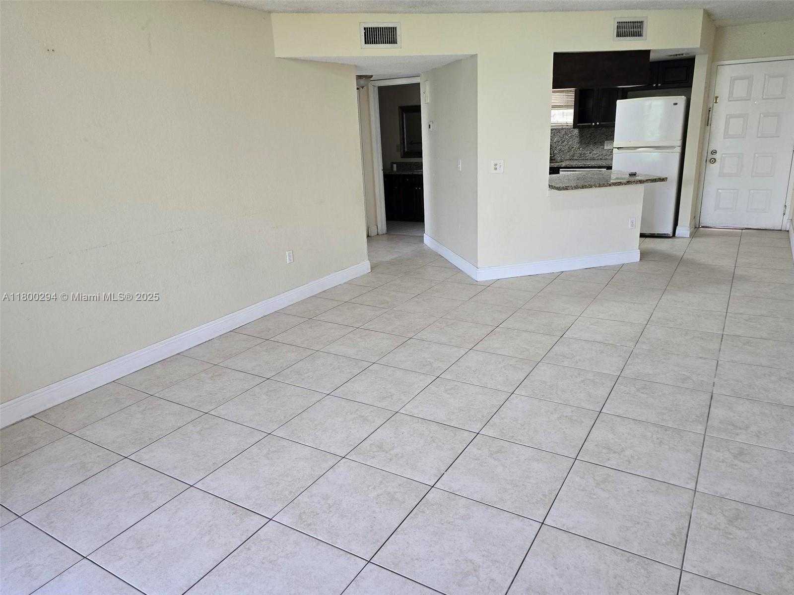 Small Image of 8255 LAKE DR #402, Doral Number 5