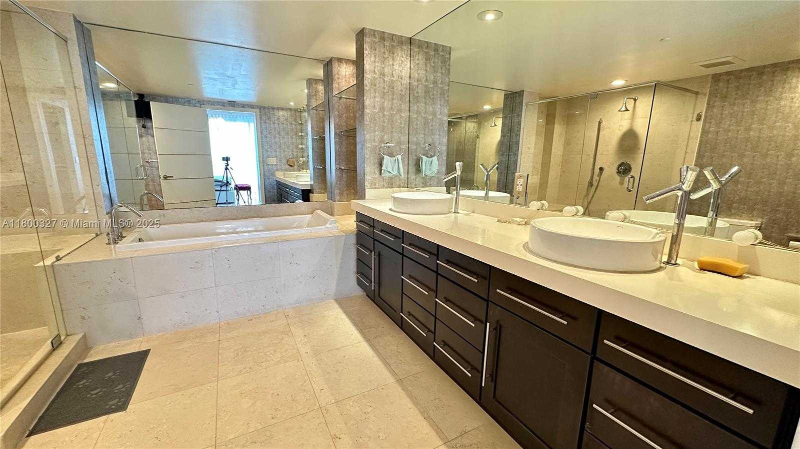 Small Image of 495 BRICKELL AVE #4403, Miami Number 10
