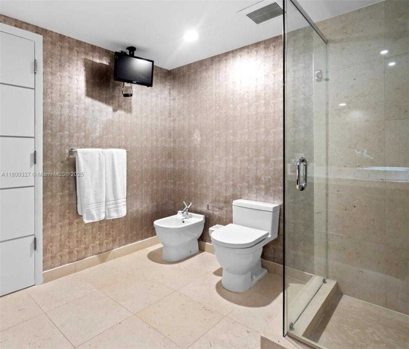 Small Image of 495 BRICKELL AVE #4403, Miami Number 11