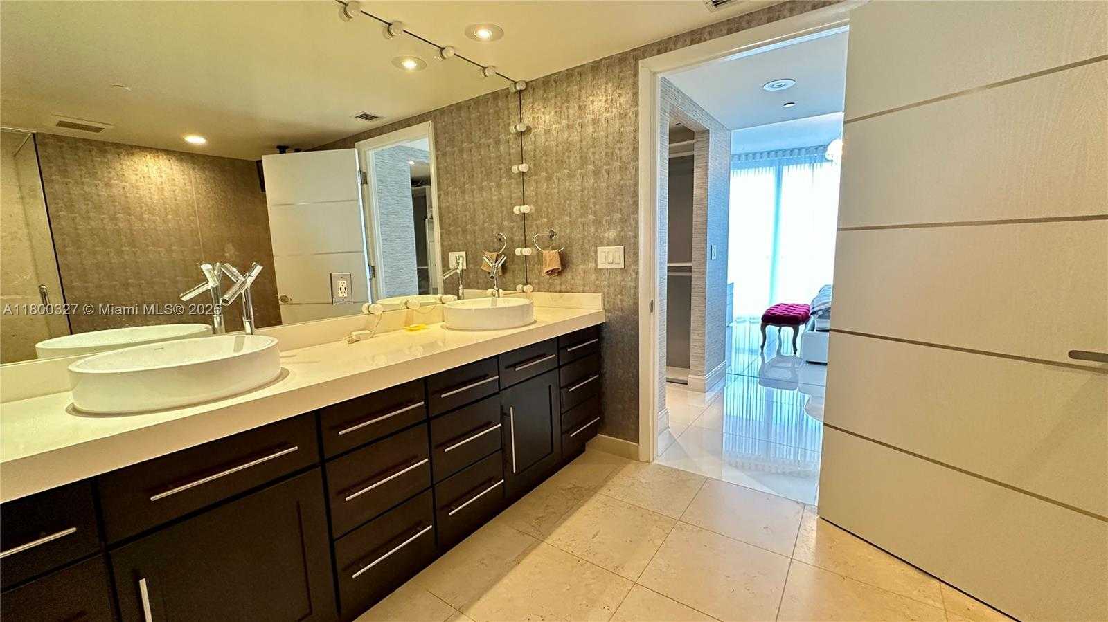 Small Image of 495 BRICKELL AVE #4403, Miami Number 13