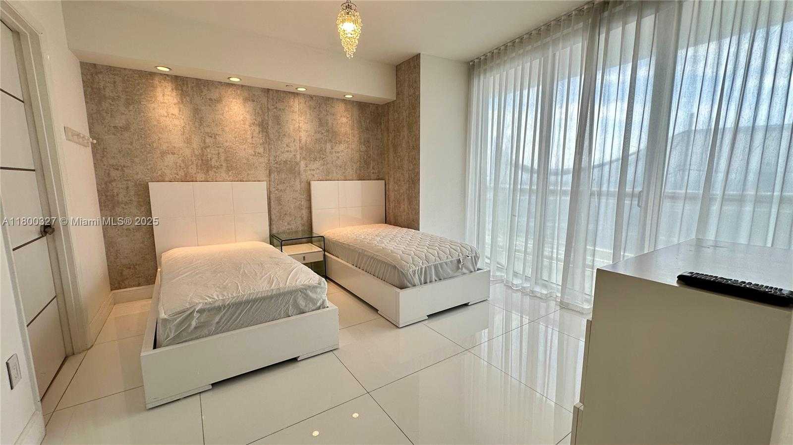 Small Image of 495 BRICKELL AVE #4403, Miami Number 14