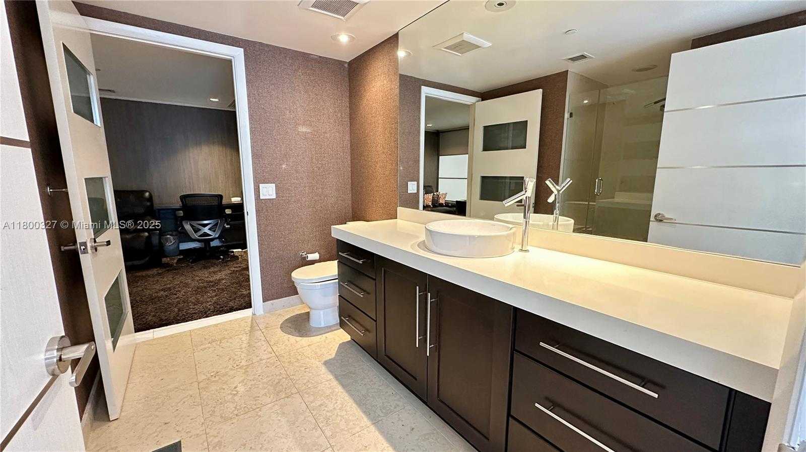 Small Image of 495 BRICKELL AVE #4403, Miami Number 15