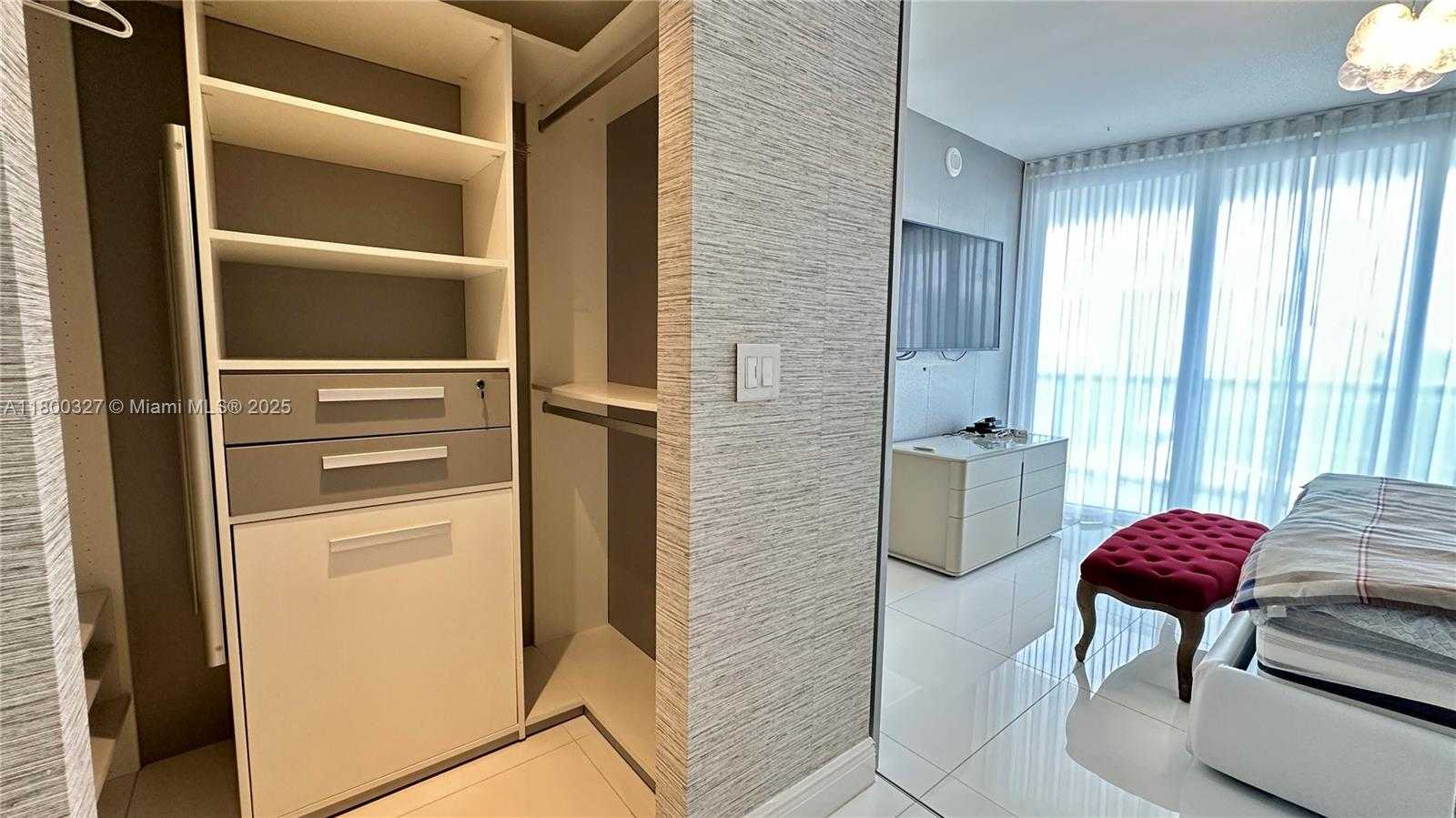 Small Image of 495 BRICKELL AVE #4403, Miami Number 16