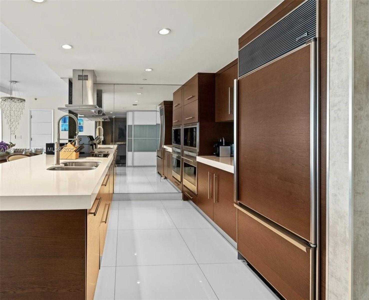 Small Image of 495 BRICKELL AVE #4403, Miami Number 4