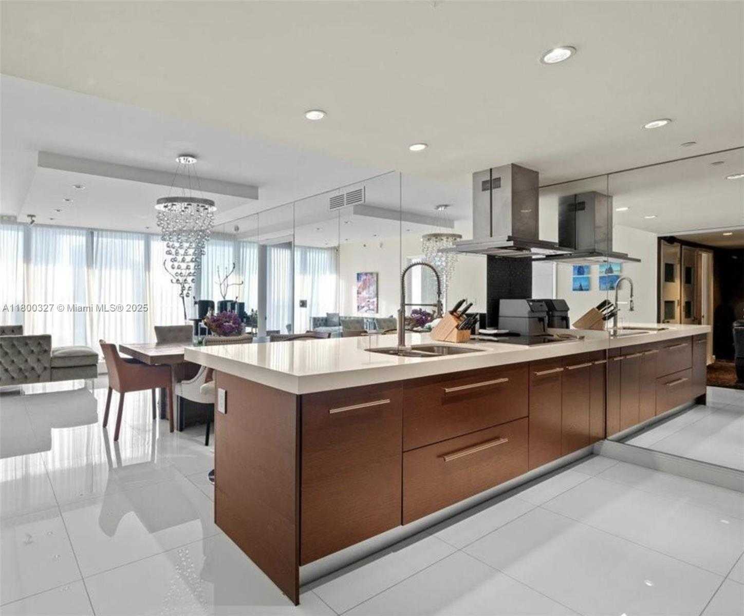 Small Image of 495 BRICKELL AVE #4403, Miami Number 5